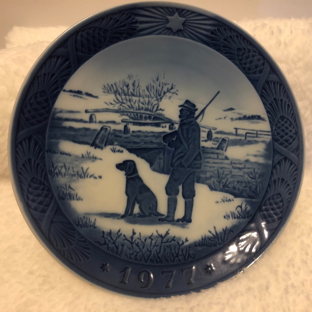 1977 Royal Copenhagen Christmas Plate